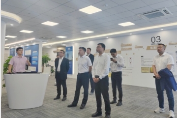 新疆巴州數字化發(fā)展局黨組書(shū)記、副局長(cháng)左勇一行到遠望信息調研考察